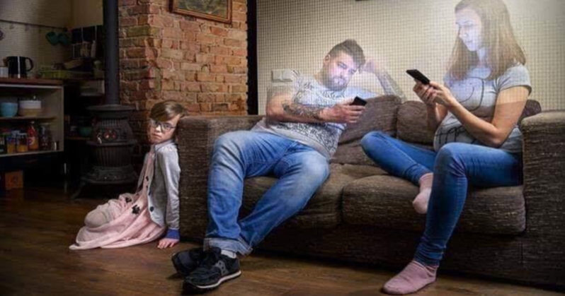 La dipendenza da cellulare sta distruggendo le famiglie