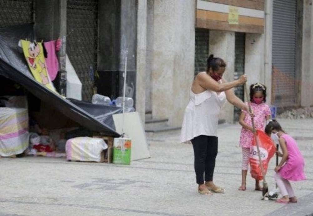 il dramma di una madre costretta a vivere per strada